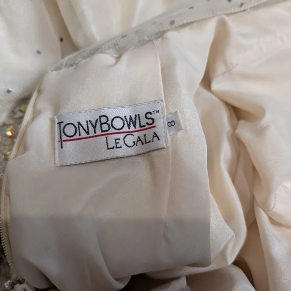 Tony Bowls Ivory V-Neck Trumpet Mermaid Beaded Gown Style number TB11606 Sz 8 - Picture 2 of 12